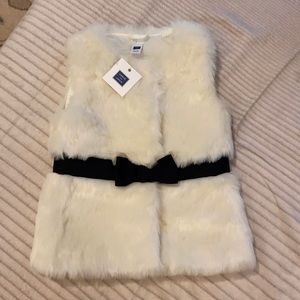 NWT Janie and Jack cream faux fur vest. Size 3/4